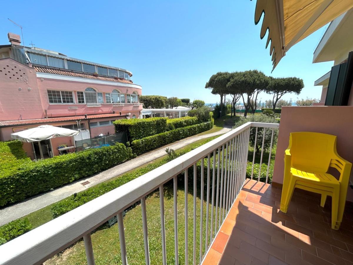 Seaside Terrace & Pool Getaway Apartment Cavallino-Treporti Luaran gambar