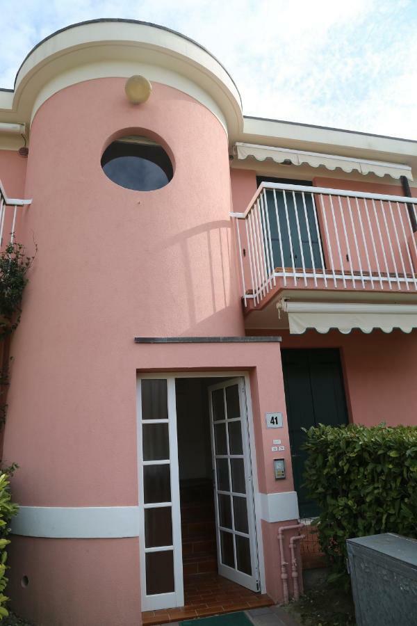 Seaside Terrace & Pool Getaway Apartment Cavallino-Treporti Luaran gambar